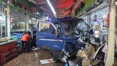 Güney Kore’nin Gyeonggi eyaletinin Bucheon şehrinde bir aracın Wonjong-dong’daki Jeil
