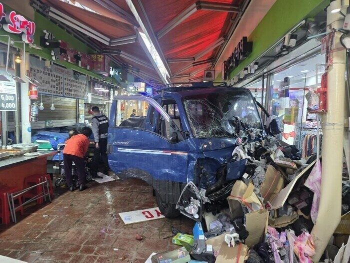Güney Kore’nin Gyeonggi eyaletinin Bucheon şehrinde bir aracın Wonjong-dong’daki Jeil