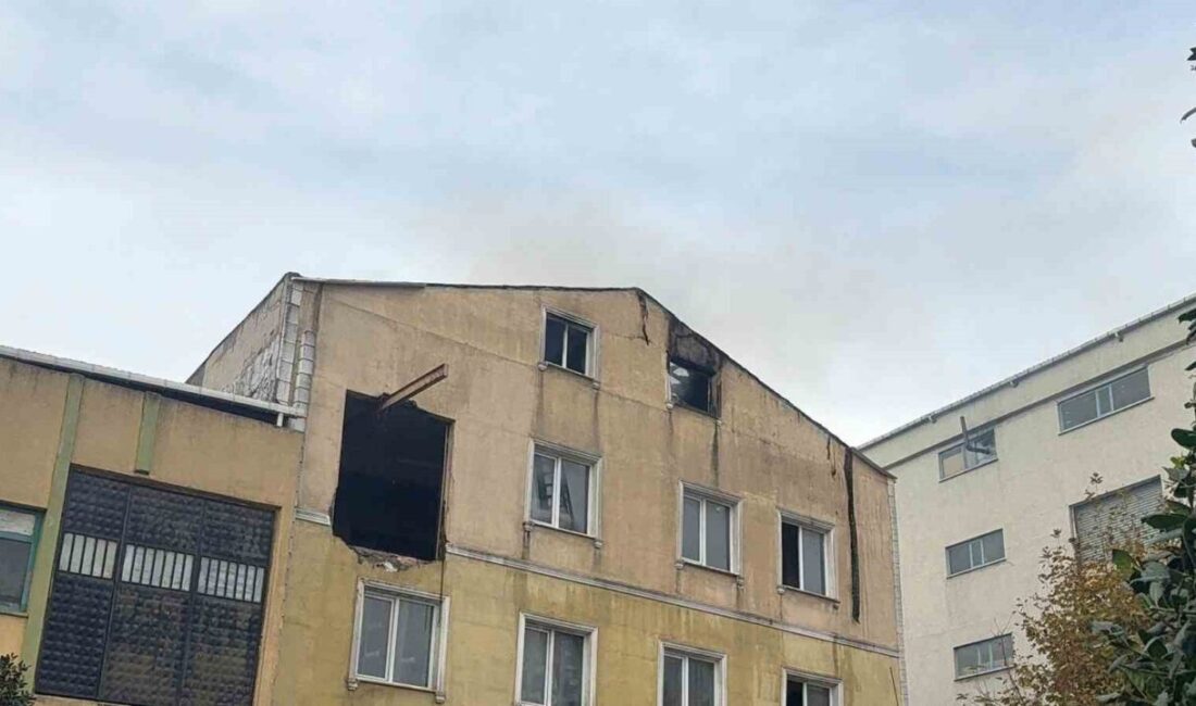 İstanbul Güngören ilçesinde bulunan üç katlı bir tekstil fabrikasının deposunda