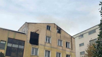 İstanbul Güngören ilçesinde bulunan üç katlı bir tekstil fabrikasının deposunda