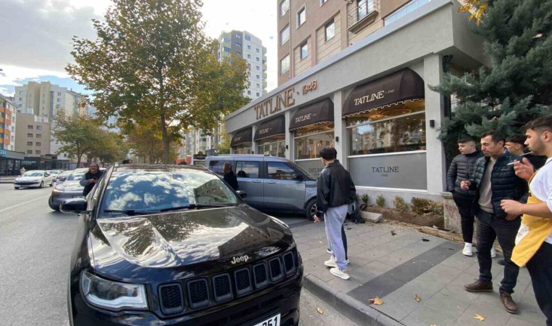 Talas ilçesinde meydana gelen trafik kazasında hafif ticari araç ile