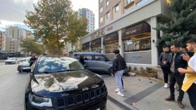 Talas ilçesinde meydana gelen trafik kazasında hafif ticari araç ile