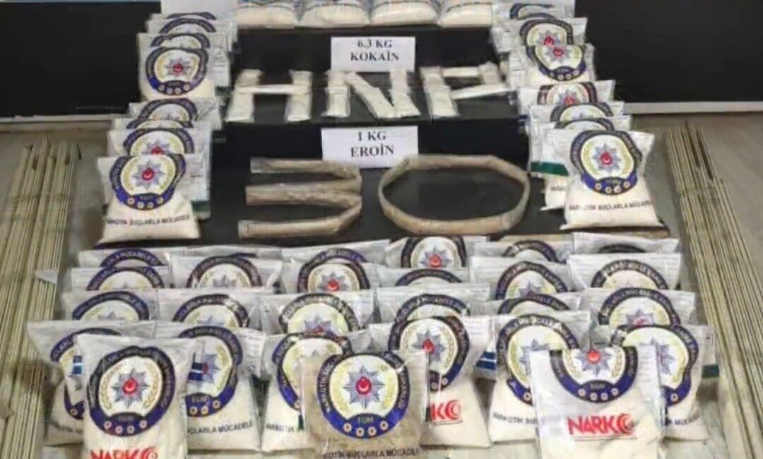 Hakkari’nın Yüksekova ilçesinde, bir kamyonette gerçekleştirilen operasyonda 87 kilo 500