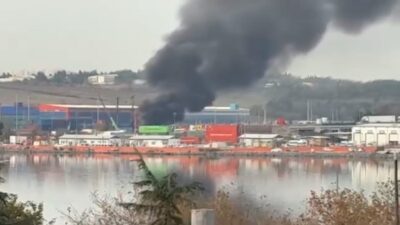Halkalı Gümrük içerisinde bir konteynerde yangın çıktı. Alev alev yanan
