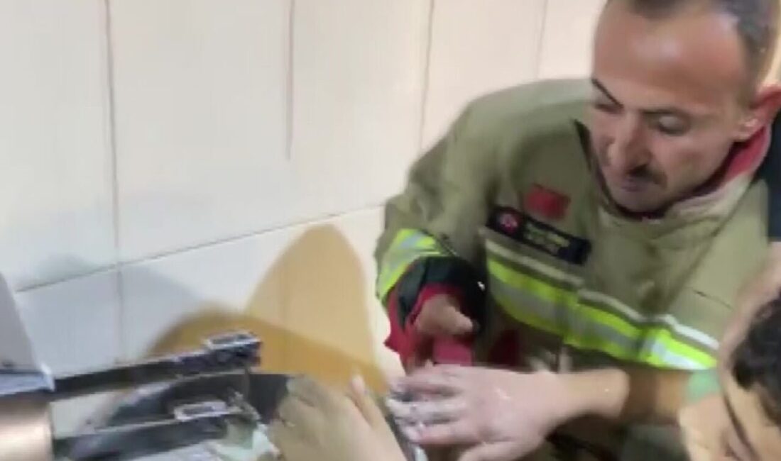 Hatay’da bir çocuğun eli hamur karıştırma makinesine sıkıştı ve itfaiye