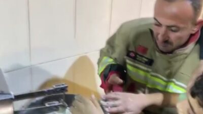 Hatay’da bir çocuğun eli hamur karıştırma makinesine sıkıştı ve itfaiye