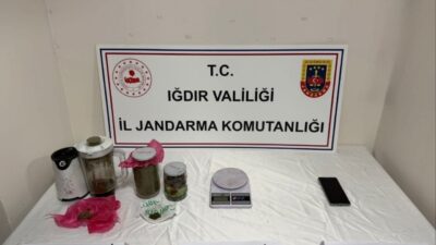 Iğdır’da jandarma ekipleri tarafından düzenlenen operasyonda uyuşturucu madde ele geçirilirken,
