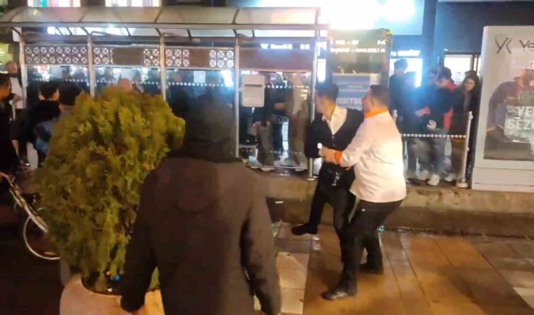 Eskişehir’de, 2 Eylül Caddesi üzerinde meydana gelen olayda, iki genç