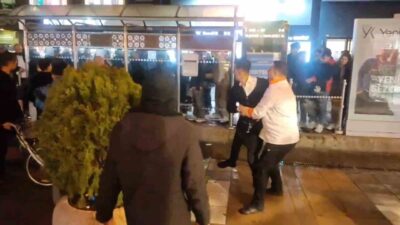 Eskişehir’de, 2 Eylül Caddesi üzerinde meydana gelen olayda, iki genç