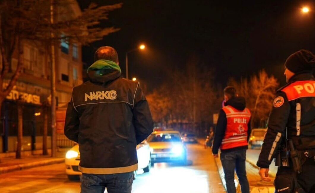Isparta’da gerçekleştirilen denetimlerde son bir haçta 18 aranan kişi tutuklandı