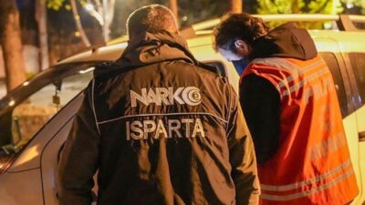 Isparta’da polis ekipleri tarafından gerçekleştirilen geniş kapsamlı denetimlerde binlerce şahıs
