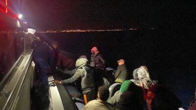 İzmir açıklarında, 25 Kasım sabahı gerçekleştirilen operasyonlarda Sahil Güvenlik ekipleri