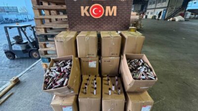 İzmir merkezli olarak gerçekleştirilen eş zamanlı operasyonda İstanbul ve Bursa