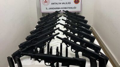 Antalya’da, Jandarma ekipleri tarafından silah kaçakçılığına yönelik düzenlenen operasyonda Kepez