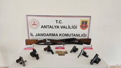 Serik ilçesinde silah kaçakçılığı operasyonu düzenlendi. Antalya İl Jandarma Komutanlığı,