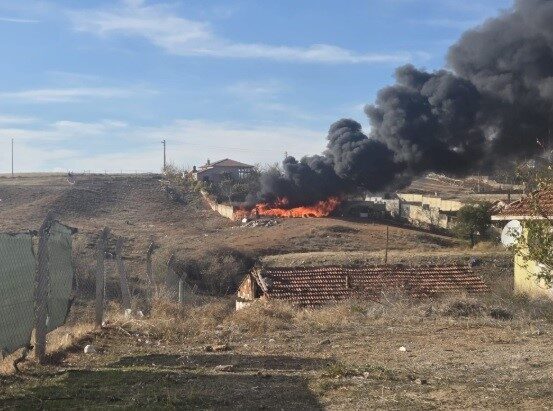 Kırşehir’in Kındam Mahallesi’nde bir evin bahçesinde çıkan yangın, devriye görevindeki