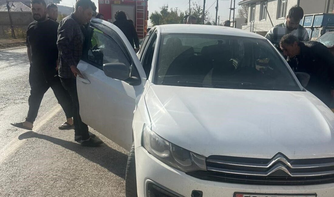 Adıyaman’ın Gölbaşı ilçesinde meydana gelen trafik kazasında, iki otomobil çarpıştı