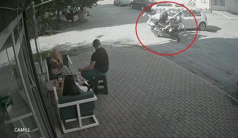 Manavgat ilçesinde meydana gelen trafik kazasında otomobil ile motosiklet çarpıştı