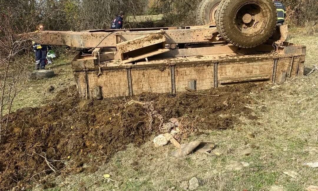 Kastamonu’da Ahlatçı köyünde meydana gelen traktör kazasında sürücü hayatını kaybetti.