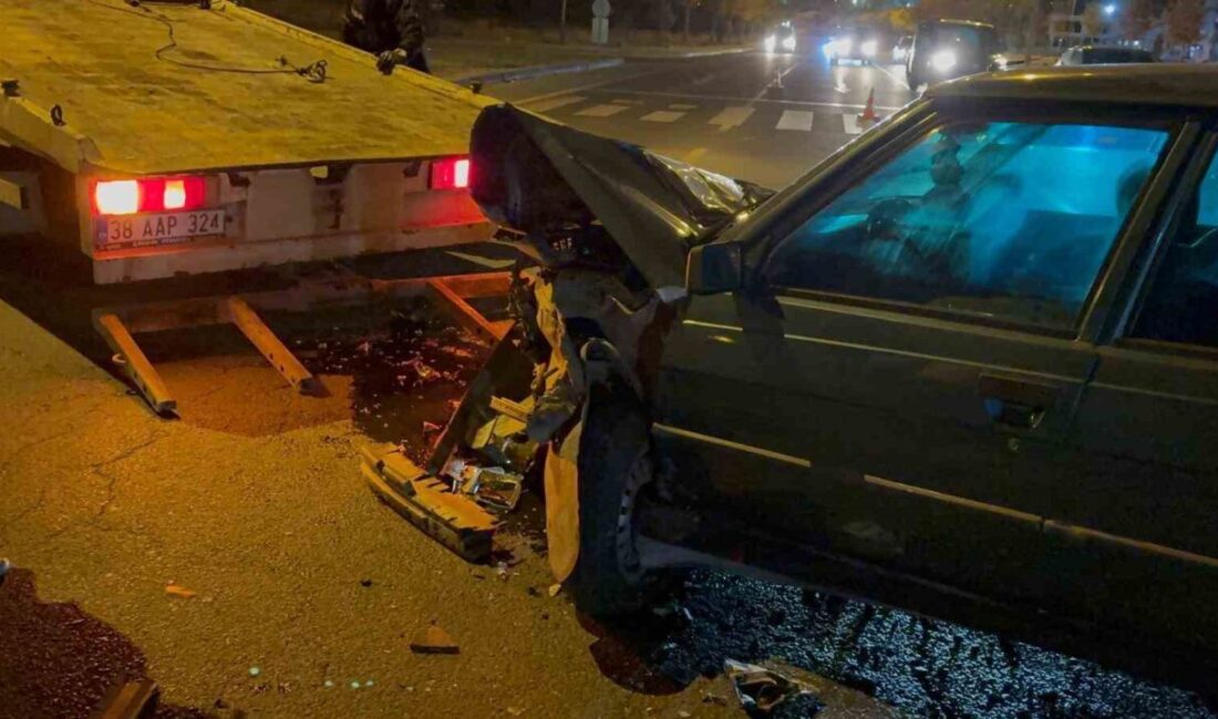 Melikgazi ilçesinde meydana gelen trafik kazasında bir otomobil, kavşakta başka