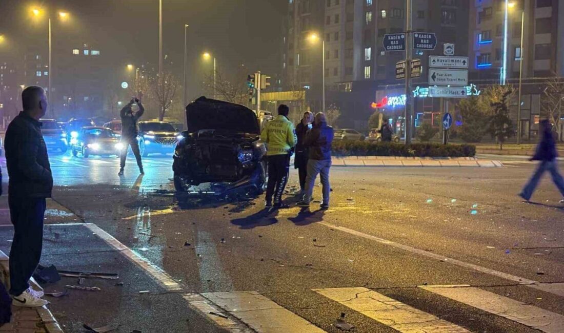Kocasinan ilçesinde meydana gelen trafik kazasında, yaralanan olmazken, otomobillerde maddi