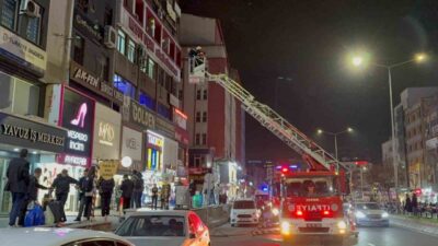 Melikgazi ilçesinde bulunan bir iş merkezinin ikinci katında meydana gelen