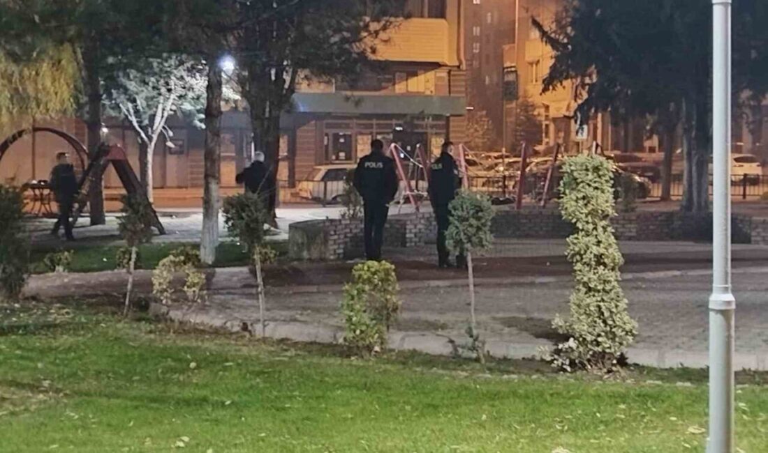 Kayseri’nin Kocasinan ilçesindeki bir parkta terk edilen şüpheli bir çanta,