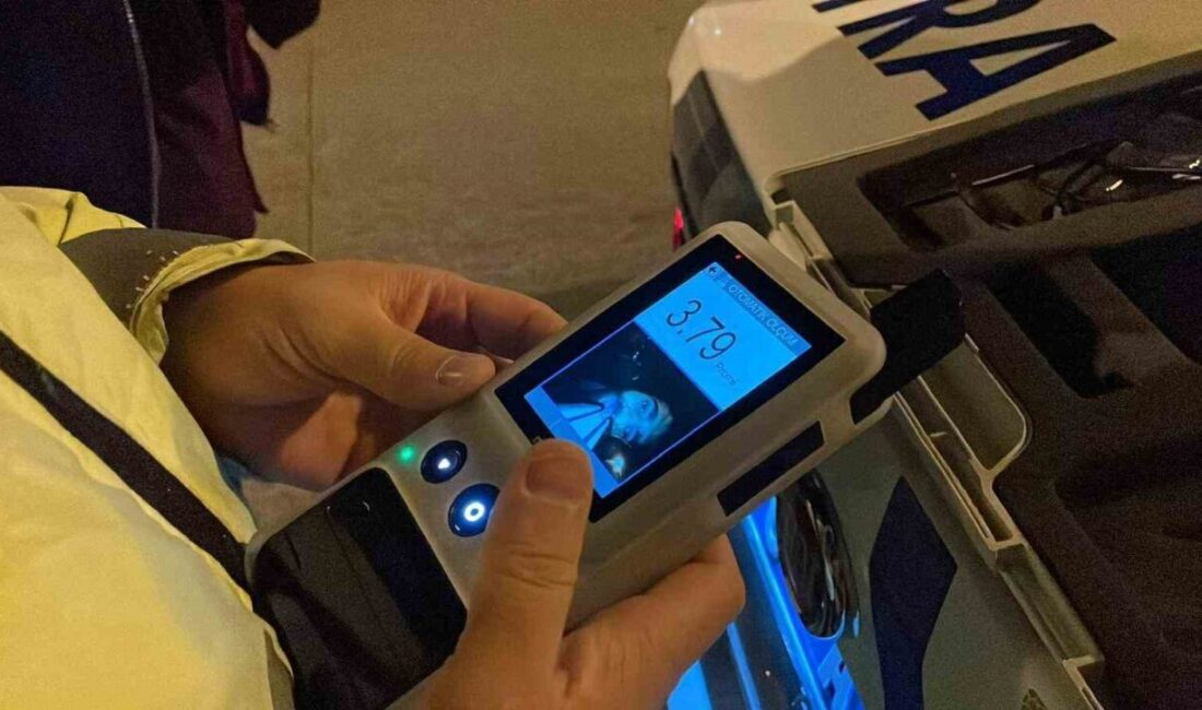 Karaman’da meydana gelen trafik kazasında, elektrikli bisiklet sürücüsü otomobile çarptı.