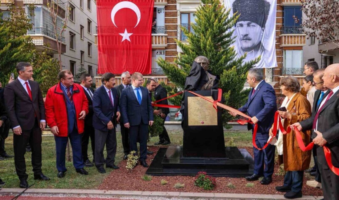 Keçiören’de çalınan ünlü şair Kaysın Kuliyev’in büstünün yerine düzenlenen törenle