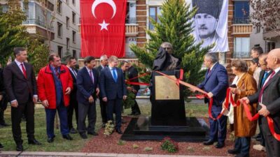 Keçiören’de çalınan ünlü şair Kaysın Kuliyev’in büstünün yerine düzenlenen törenle