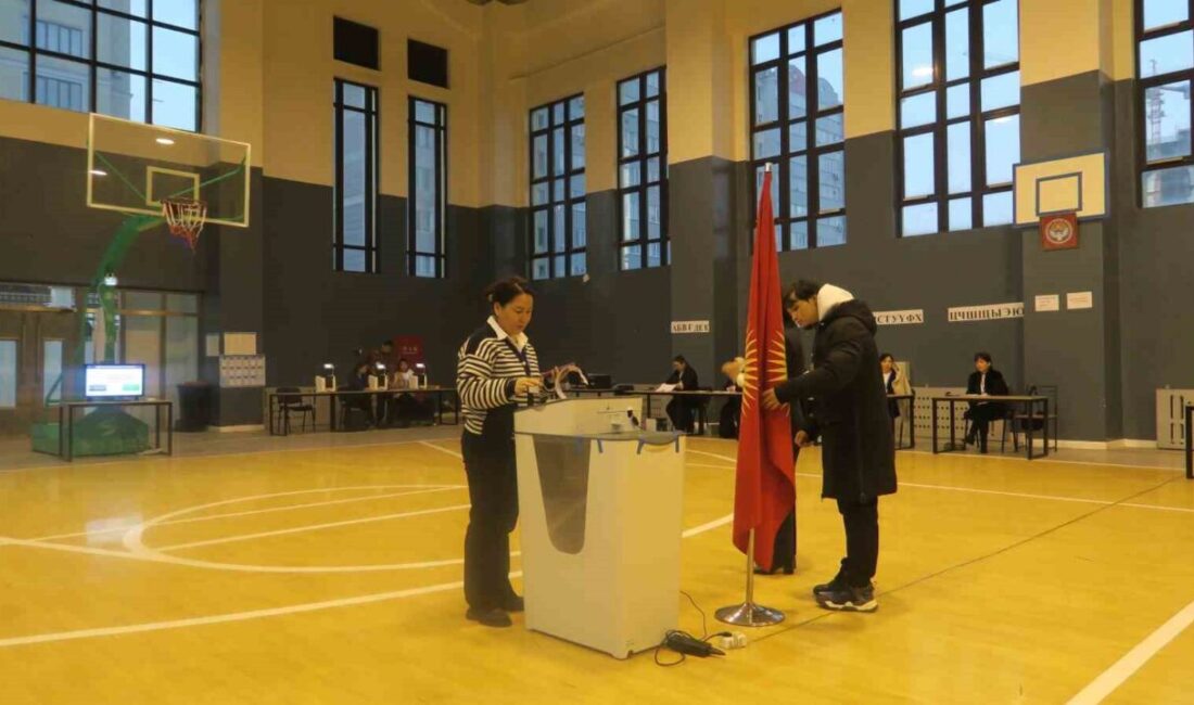 Kırgızistan’da erken parlamento seçimleri için oy verme işlemi bugün sabah