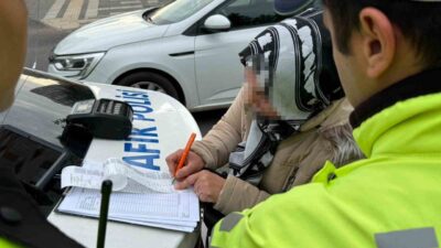 Diyarbakır’da, trafik polislerinin dronlar aracılığıyla gerçekleştirdiği denetimlerde birçok sürücü “kırmızı
