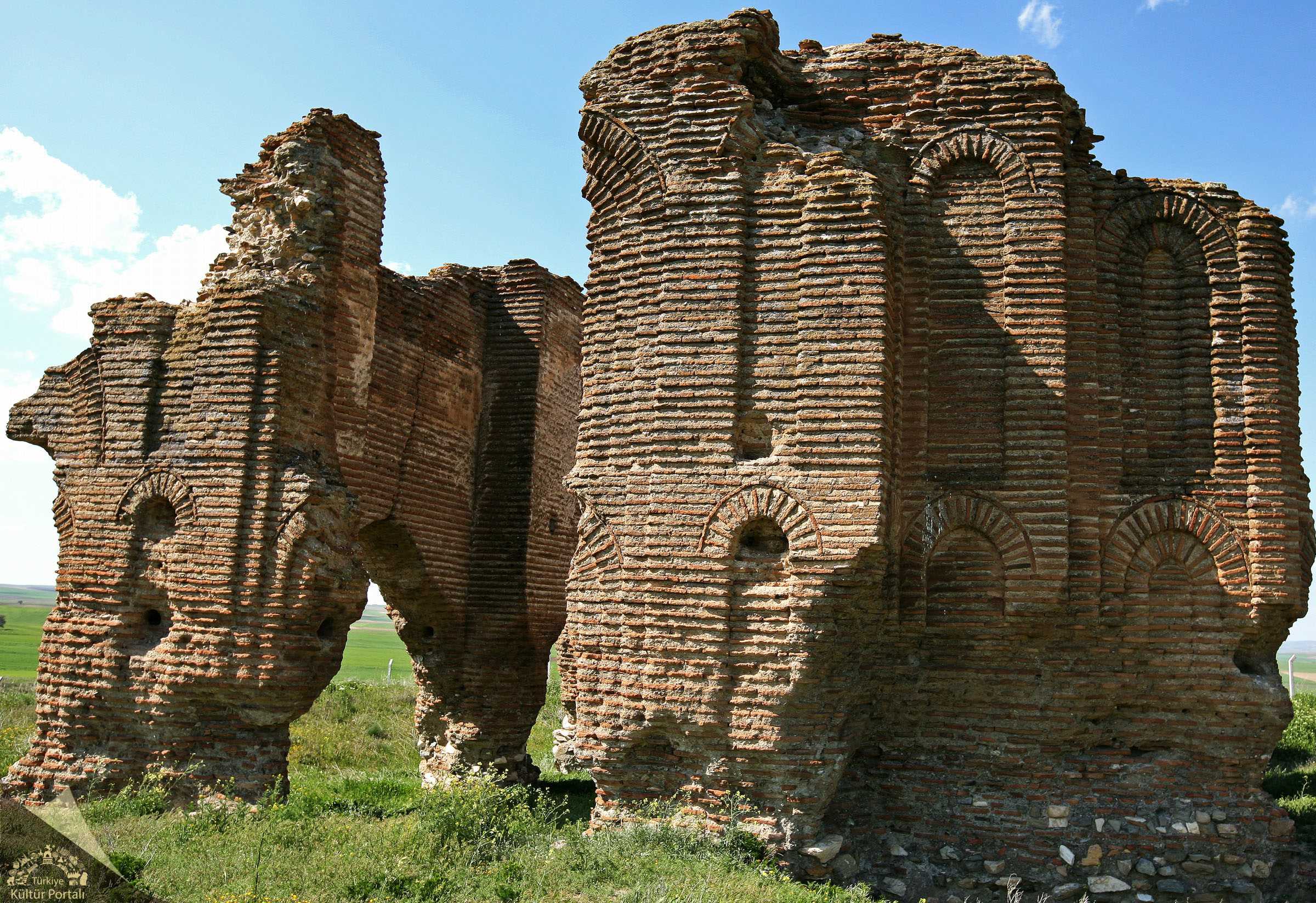 kırşehir üçayak kilisesi