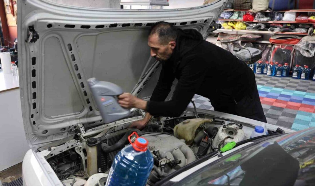 Kırşehir’de havaların soğumaya başlamasıyla birlikte araç sahipleri kış hazırlıklarını hızlandırdı.