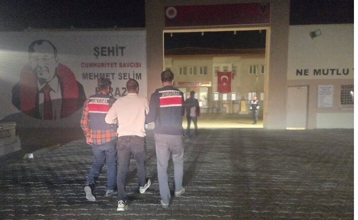 KIRŞEHİR (İHA) – Kırşehir’de jandarma ekipleri tarafından düzenlenen operasyonda, “silahlı