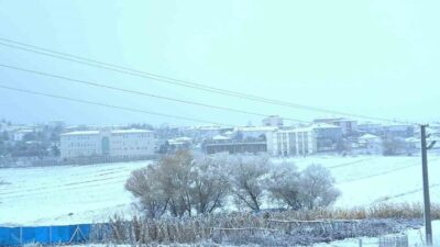 Kırşehir’de dün akşam saatlerinde hava sıcaklıklarının düşmesinin ardından Akçakent ilçesinin