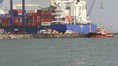 Körfez ilçesinde meydana gelen kayık alaborasında bulunan 2 kişiden biri