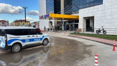 Kocaeli’nin Gölcük ilçesinde aranma emri bulunan ve polise bıçakla direnen