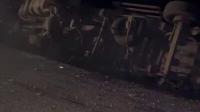 Sakarya’nın Kaynarca ilçesinde meydana gelen bir olayda, bir kamyonun kontrolden