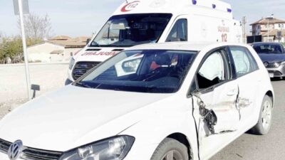 Aksaray’da meydana gelen trafik kazasında, sürücüsü direksiyon hakimiyetini kaybeden bir