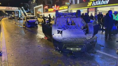 Küçükçekmece’de E5 karayolu yan yolunda meydana gelen trafik kazasında bir