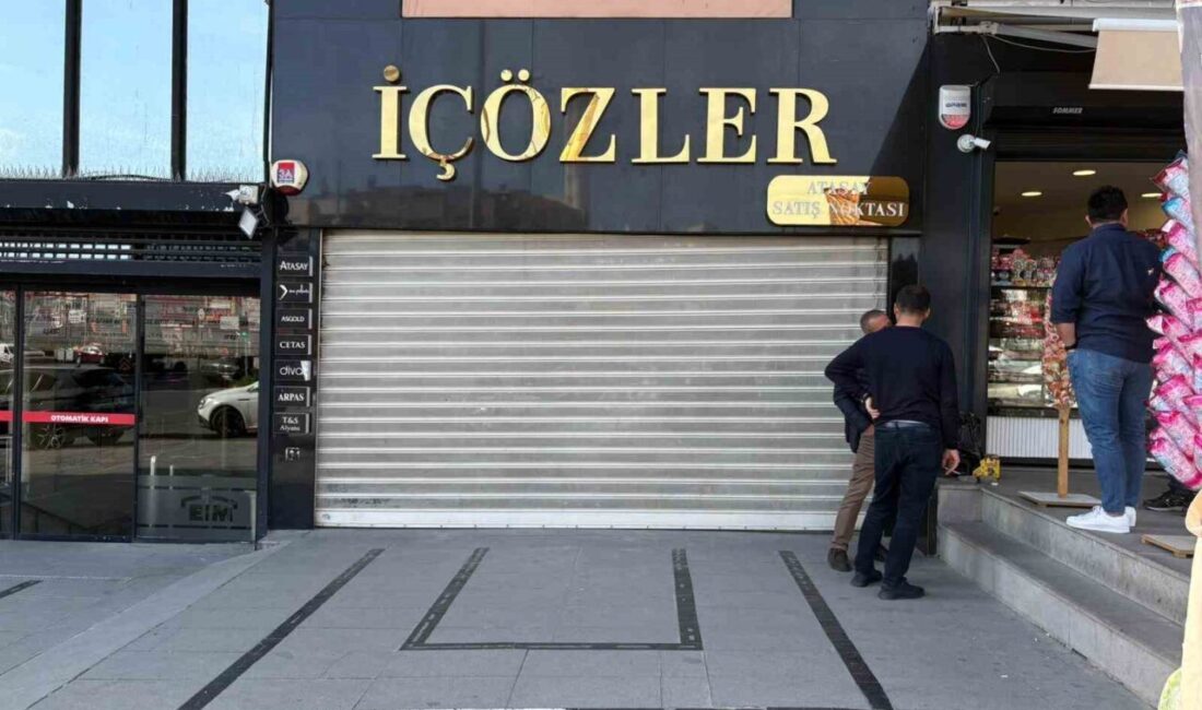 Ankara’da bakım ve onarım çalışması için gittiği kuyumcu dükkanındaki vitrin