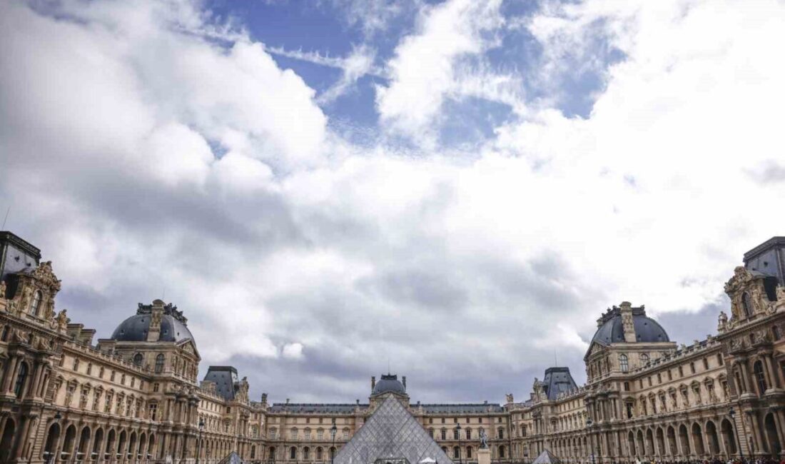 Fransa’nın başkenti Paris’teki ünlü Louvre Müzesi’nde Yunan seramiklerinin sergilendiği Campana