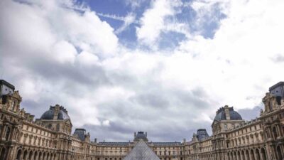 Fransa’nın başkenti Paris’teki ünlü Louvre Müzesi’nde Yunan seramiklerinin sergilendiği Campana