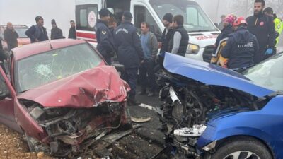 Akçadağ ilçesinde meydana gelen trafik kazasında, iki otomobilin çarpışması sonucu