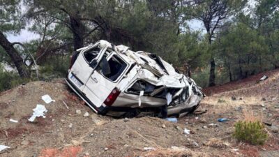 Doğanşehir ilçesinde meydana gelen trafik kazasında, minibüsün sürücüsünün direksiyon kontrolünü