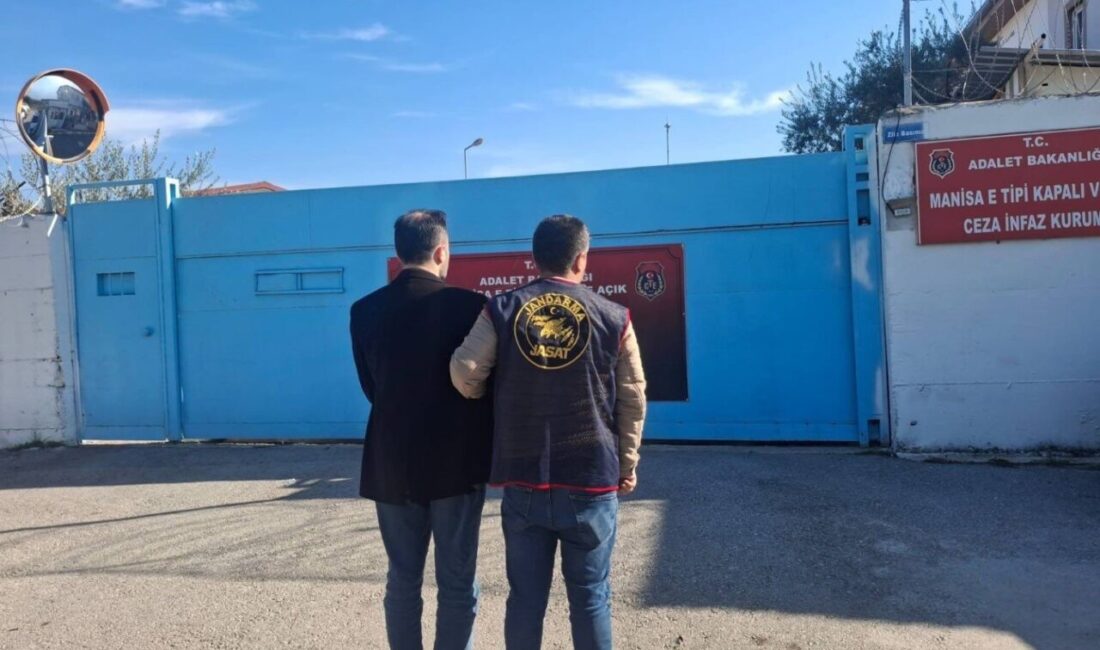 Manisa’nın Turgutlu ilçesinde, aralarında FETÖ üyeleri ve yağma suçlularının da