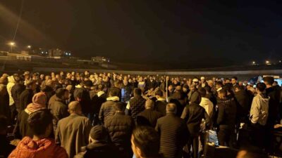 Mardin’in Kızıltepe ilçesinde bulunan bir evde yaşamlarını yitiren baba, defnedildi.