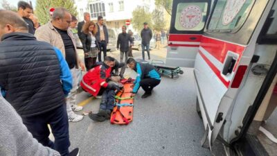 Menteşe ilçesinde meydana gelen trafik kazasında bir otomobilin çarpması sonucu