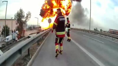 Mersin’de seyir halindeyken alev alan ve ardından patlamalarla büyük bir